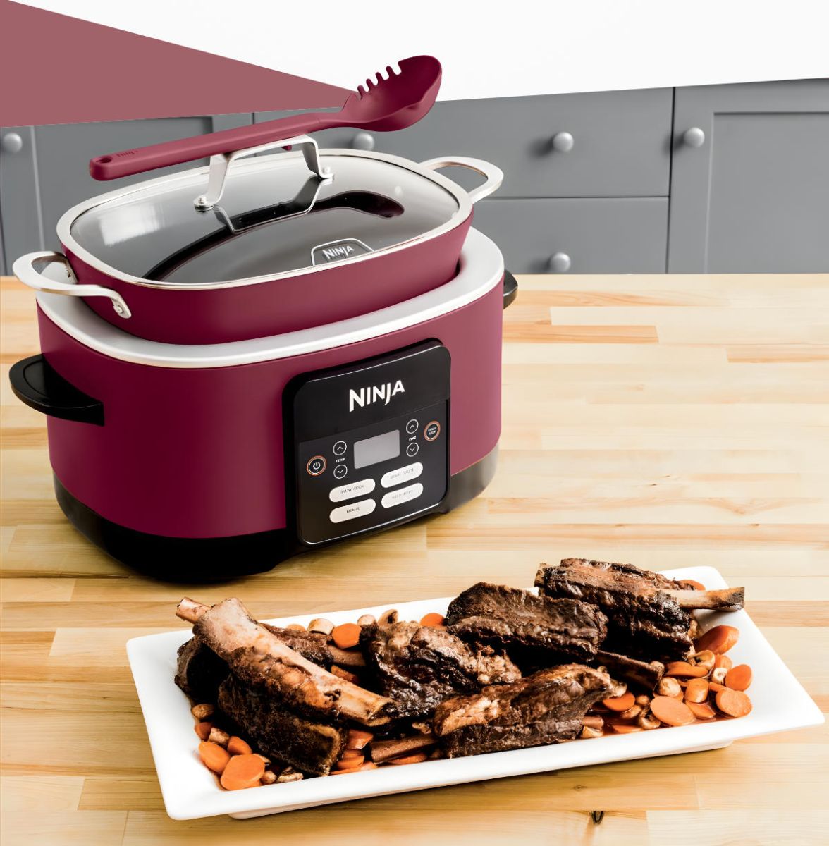 Ninja PossibleCooker Pro MC1000SP – costelas cozidas lentamente servidas com cenoura e cogumelos