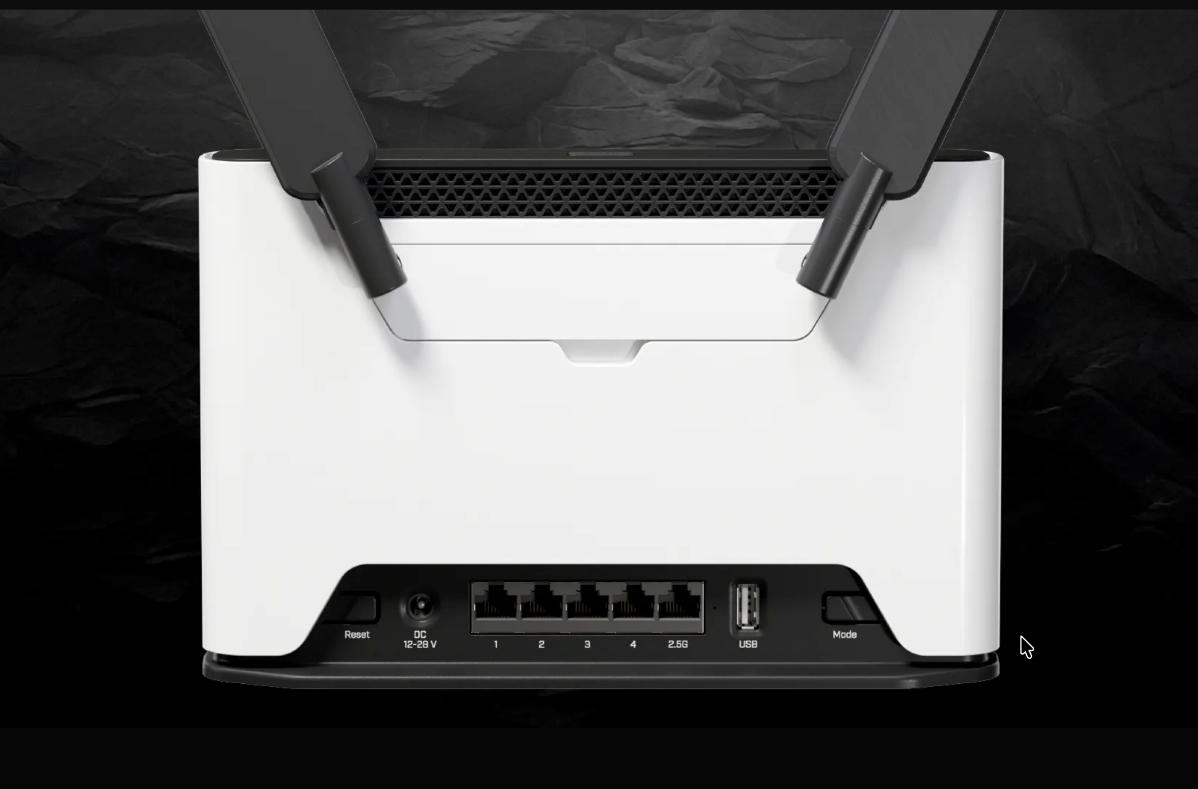 MikroTik Chateau 5G R17 ax – painel traseiro com 4 portas Gigabit, porta 2,5 Gigabit e USB